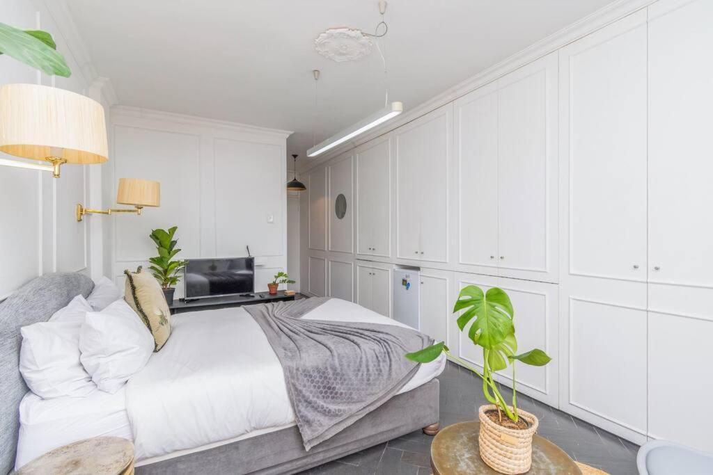 One Bedroom Oasis - Kloof Street Apartment *